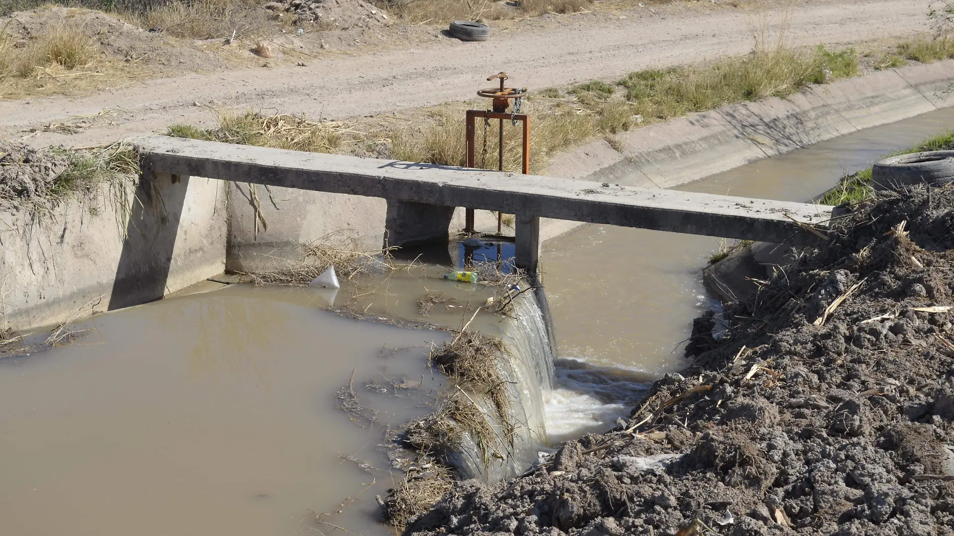 Canal de riego